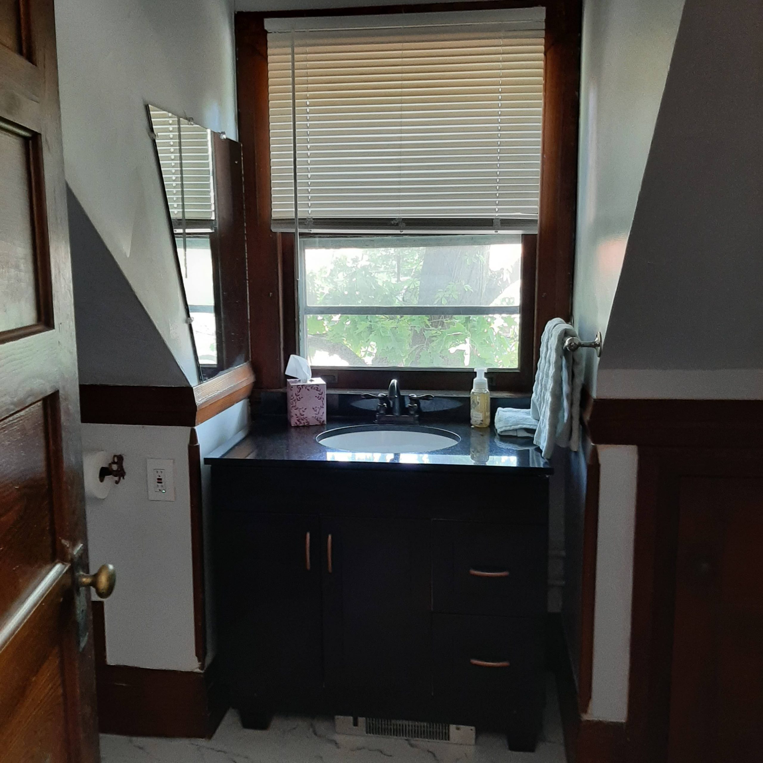 136943351-1008941234534060