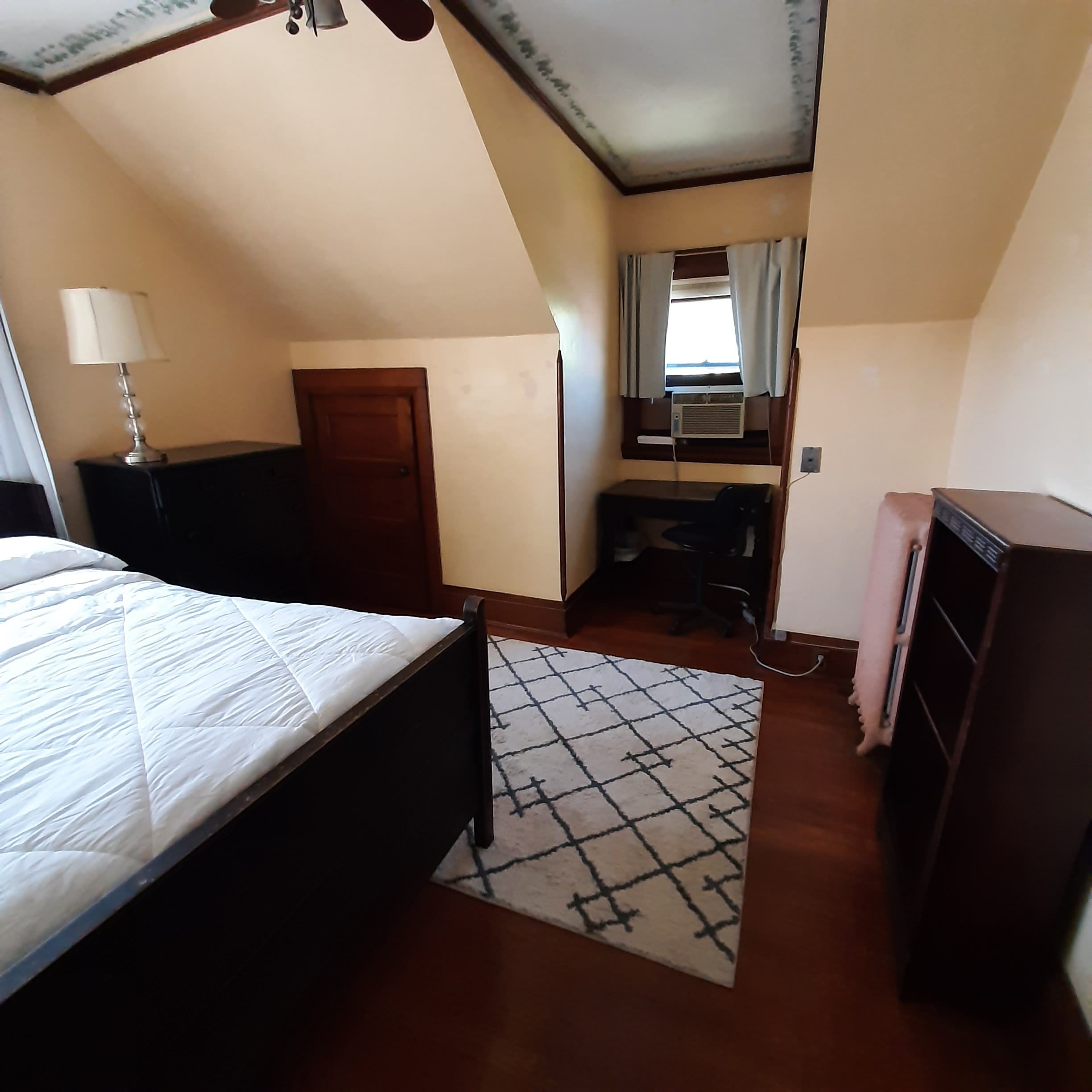 136943351-1008941235244060 Cornell Graduate Student Off-campus bedroom