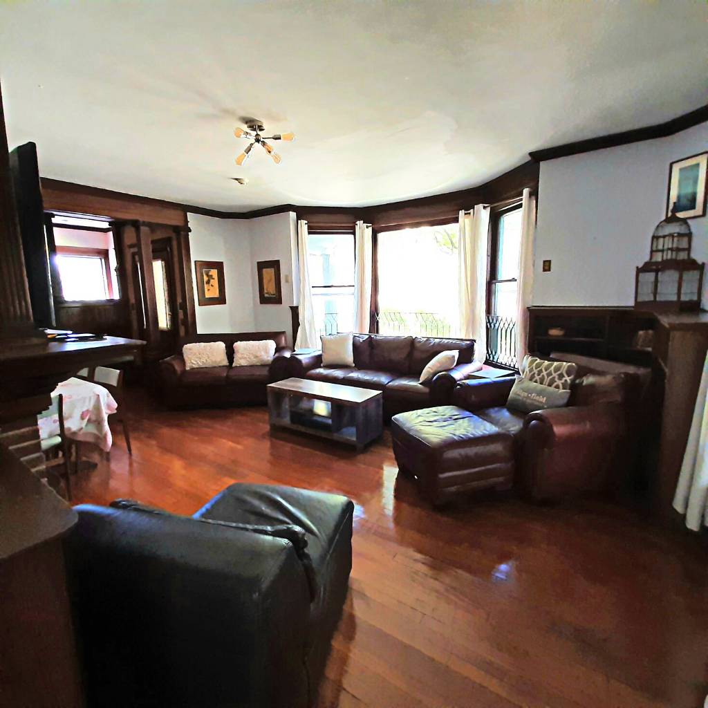 The Ivy Livingroom Cornell Off-Campus Housing Livingroom